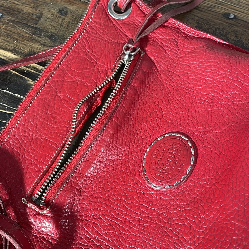 Roots pebbled leather red purse with long crossbody strap.  Made in Canada - Picture 11 of 17